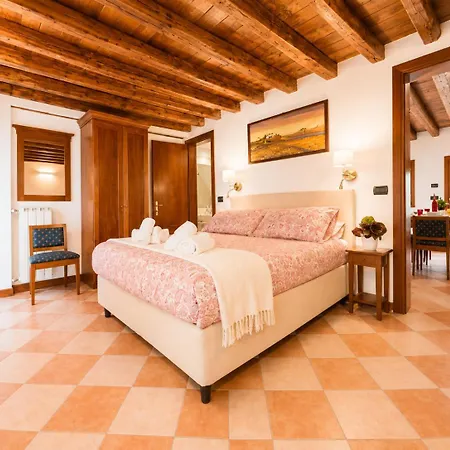 Rare Private Courtyard, Very Easy To Reach Venecia