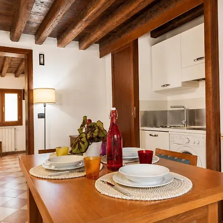 Rare Private Courtyard, Very Easy To Reach Сasa de vacaciones *