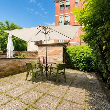 Сasa de vacaciones Rare Private Courtyard, Very Easy To Reach