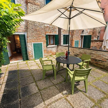 Rare Private Courtyard, Very Easy To Reach Сasa de vacaciones Venecia