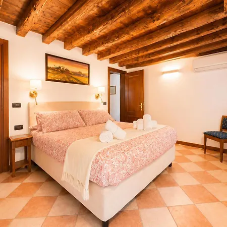 Rare Private Courtyard, Very Easy To Reach Venecia