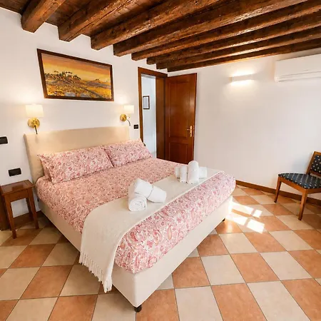 Rare Private Courtyard, Very Easy To Reach Сasa de vacaciones Venecia