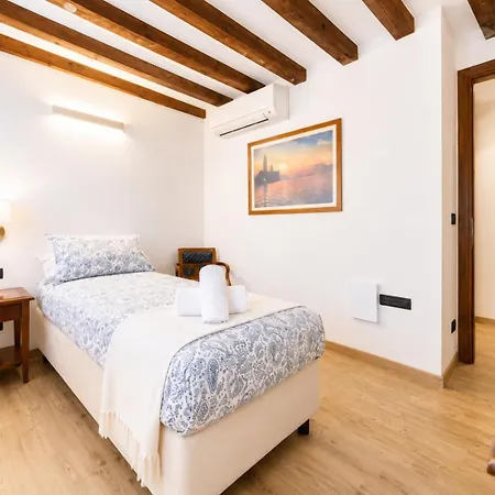 Rare Private Courtyard, Very Easy To Reach Сasa de vacaciones