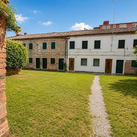 Rare Private Courtyard, Very Easy To Reach Сasa de vacaciones Venecia